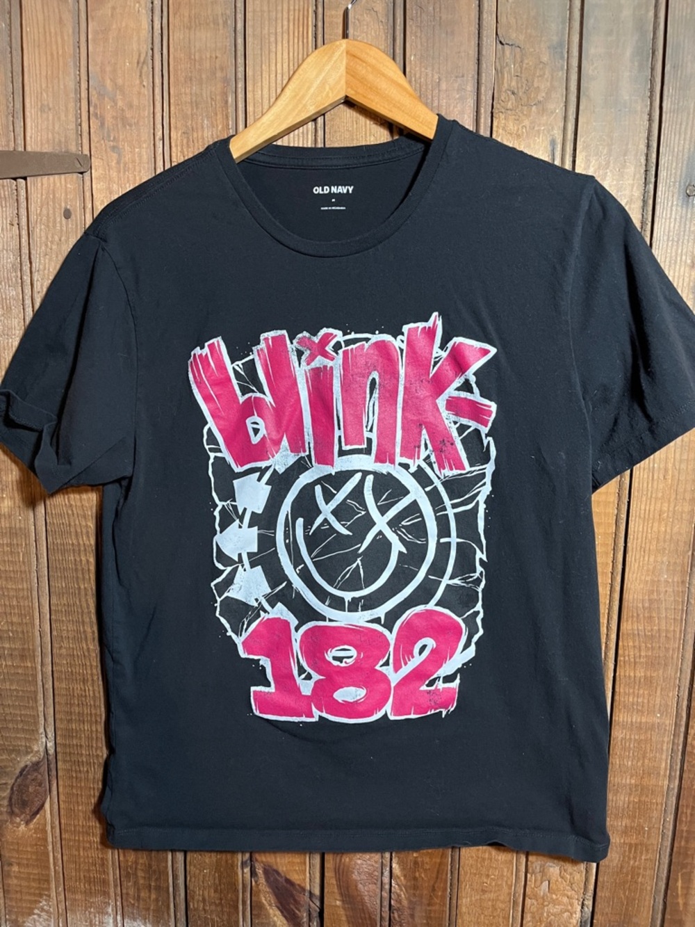 Old Navy Black Short-Sleeve Blink-182 Graphic Tee with Pink & White Print